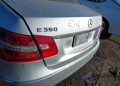 2010 Mercedes-Benz E 350 4Matic z USA, uszkodzony, nr VIN WDDHF8HB6AA145292